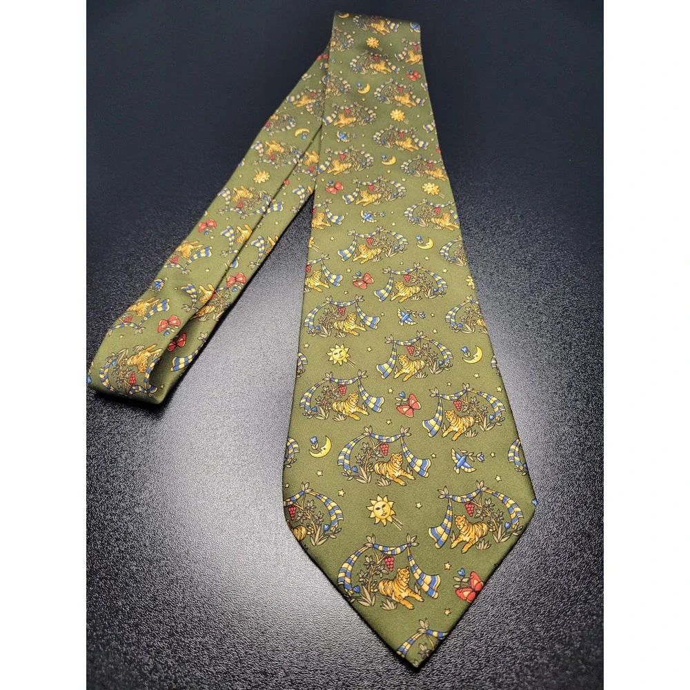 Salvatore Ferragamo Men's Necktie Green Tiger Silk 3.75x58 Excellent